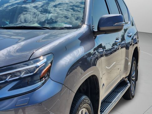 Used 2023 Lexus GX 460 Luxury w/ Accessory Package AWD/4WD image 39