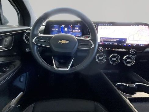 Used 2025 Chevrolet Blazer EV LT image 8