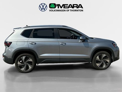 Used 2025 Volkswagen Taos SE w/ Panoramic Sunroof Package AWD/4WD image 6