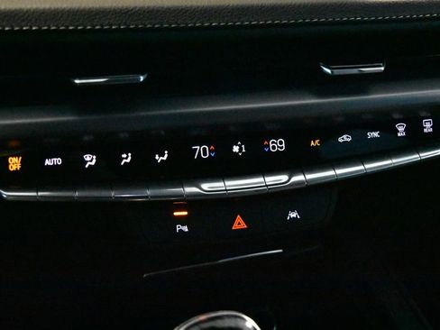 Used 2024 Cadillac XT4 Premium Luxury image 16