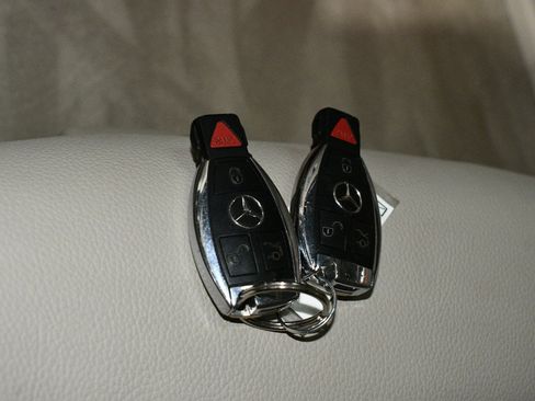 Used 2014 Mercedes-Benz E 350 4MATIC Sedan image 97