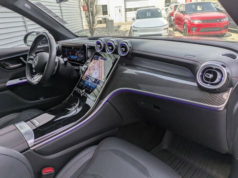 Used 2025 Mercedes-Benz GLC 43 AMG 4MATIC image 32