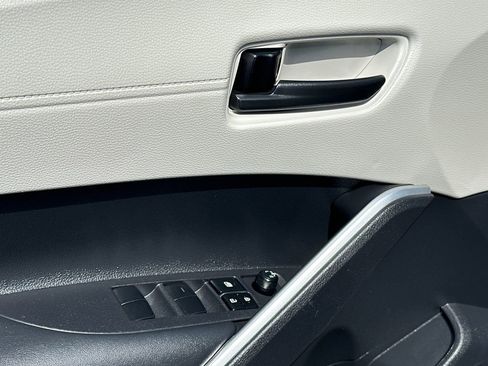 Used 2024 Toyota Corolla Cross L image 16