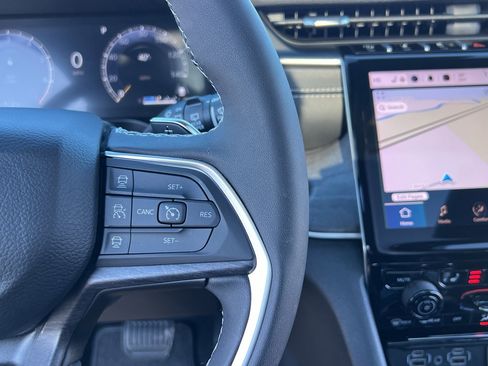 Used 2024 Jeep Grand Cherokee Limited w/ Luxury Tech Group II image 34