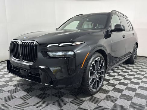 Used 2026 BMW X7 xDrive40i w/ M Sport Package image 3