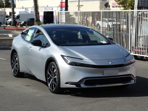New 2026 Toyota Prius Plug-In Hybrid FWD image 2