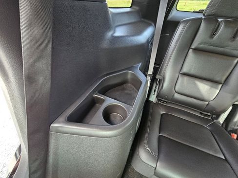 Used 2013 Ford Explorer XLT FWD image 35