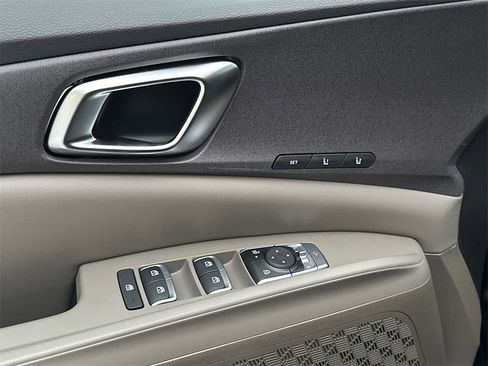 New 2026 Kia Carnival EX image 17