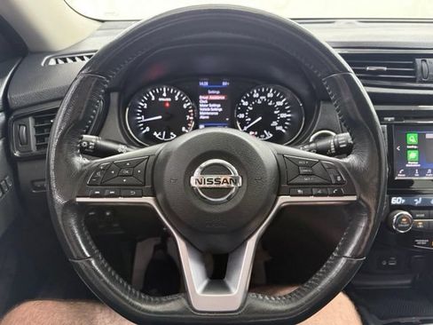 Used 2018 Nissan Rogue SV w/ Premium Package FWD image 25