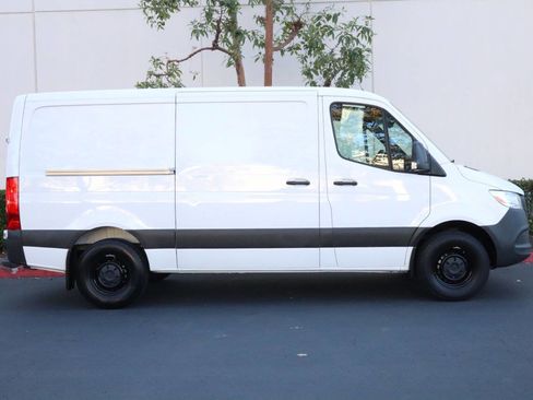 Used 2023 Mercedes-Benz Sprinter 1500 image 2
