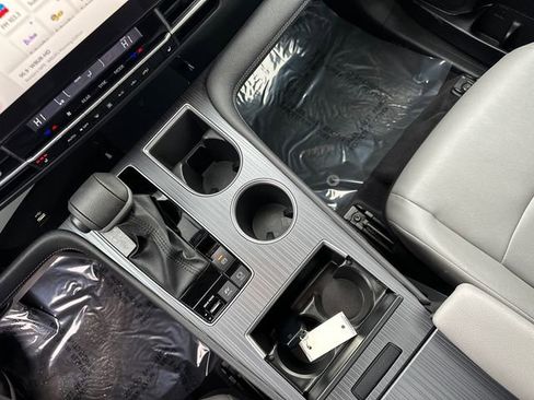 Used 2025 Toyota Sienna XLE image 38