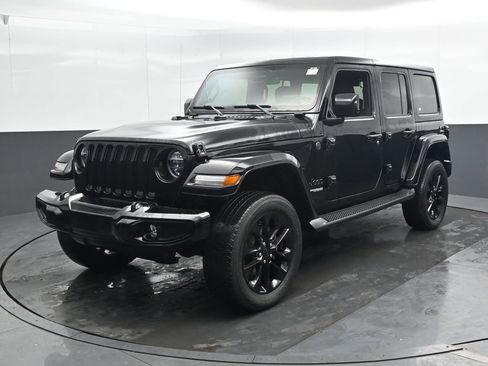 Used 2021 Jeep Wrangler Unlimited Sahara AWD/4WD image 8