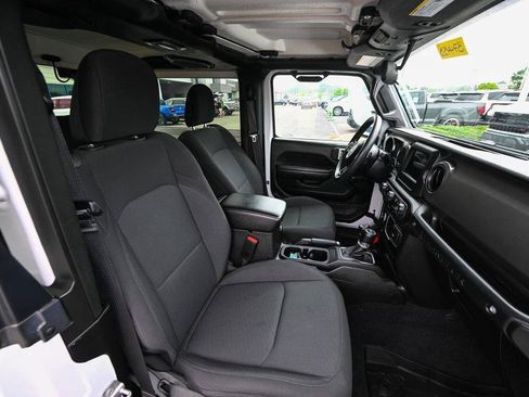 Used 2022 Jeep Wrangler Sport AWD/4WD image 21