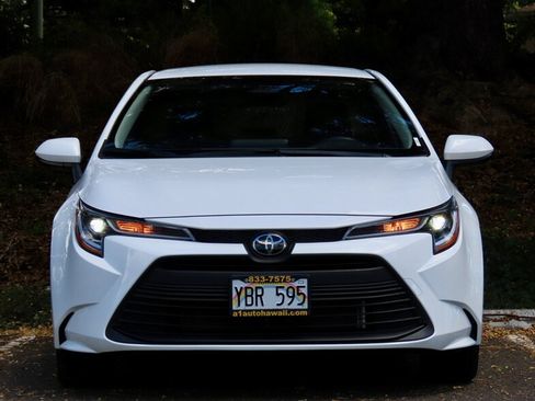 Used 2025 Toyota Corolla LE FWD image 1