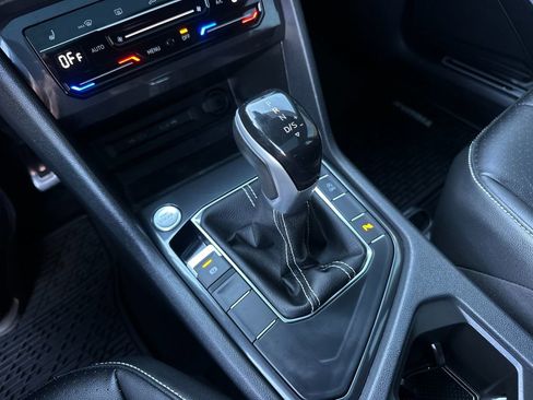 Used 2023 Volkswagen Tiguan SE R-Line image 22