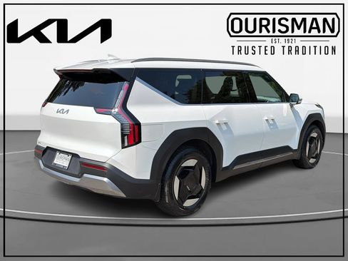 Used 2024 Kia EV9 Wind AWD/4WD image 4