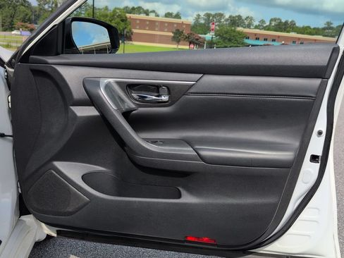 Used 2014 Nissan Altima 2.5 SL w/ Moonroof Package FWD image 8