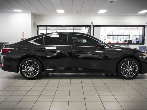 Certified 2022 Lexus ES 300h w/ Premium Package FWD image 5