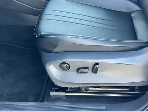 Certified 2022 Volkswagen Tiguan SE image 17