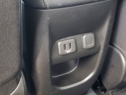 Used 2022 Chevrolet Colorado LT AWD/4WD image 25