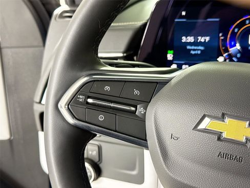 Used 2025 Chevrolet Suburban Premier image 24