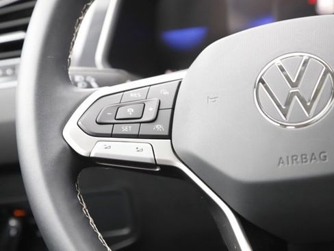 Used 2023 Volkswagen Tiguan SE w/ Panoramic Sunroof Package image 20