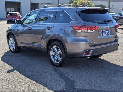 Used 2018 Toyota Highlander Limited image 4