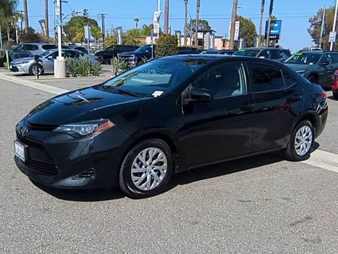 Used 2018 Toyota Corolla LE FWD image 4