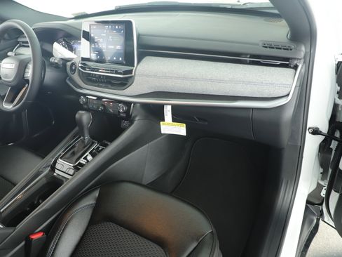 New 2026 Jeep Compass Latitude image 21