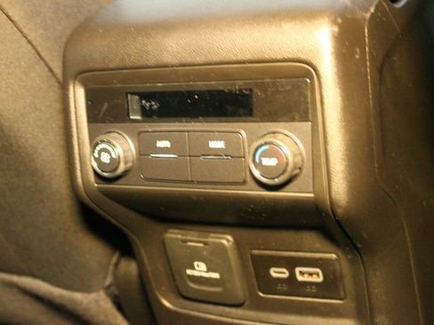 Used 2023 GMC Acadia SLE image 16