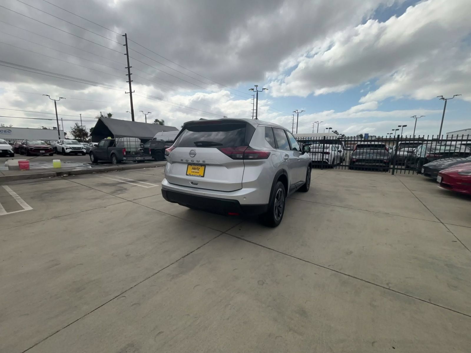 Used 2025 Nissan Rogue SV FWD image 14
