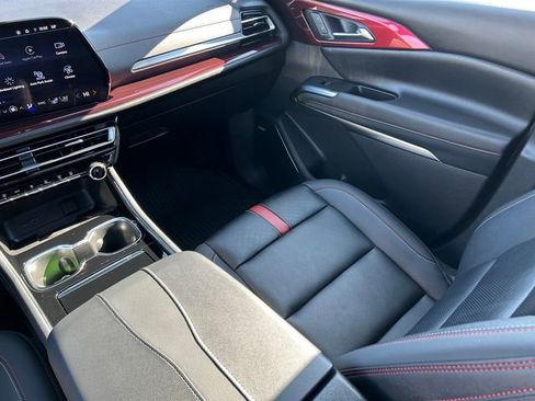 Used 2024 Chevrolet Traverse RS image 15