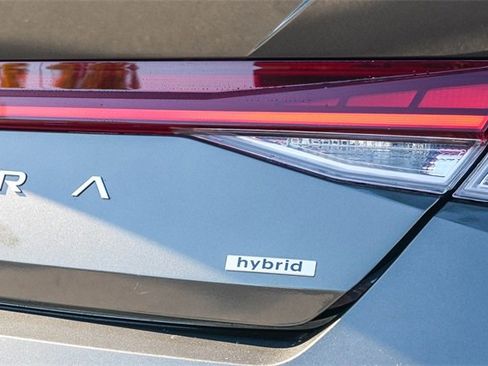 Certified 2025 Hyundai Elantra SEL image 10