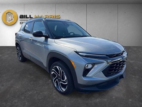 Used 2025 Chevrolet TrailBlazer RS w/ Convenience Package AWD/4WD image 3