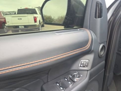 Used 2024 Ford Expedition Platinum image 10