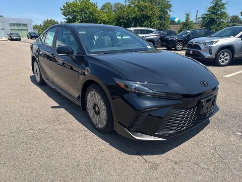 New 2026 Toyota Camry SE AWD/4WD image 9