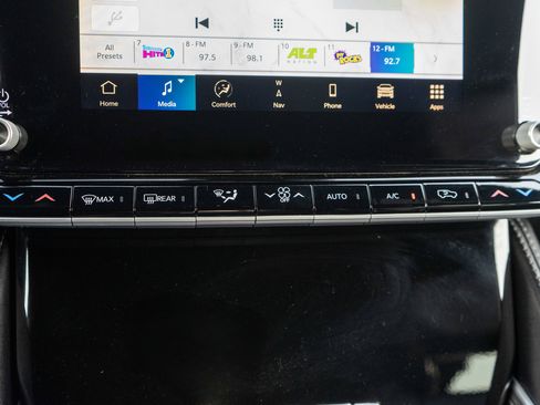 Used 2023 Jeep Wagoneer Series III w/ Premium Group I AWD/4WD image 21