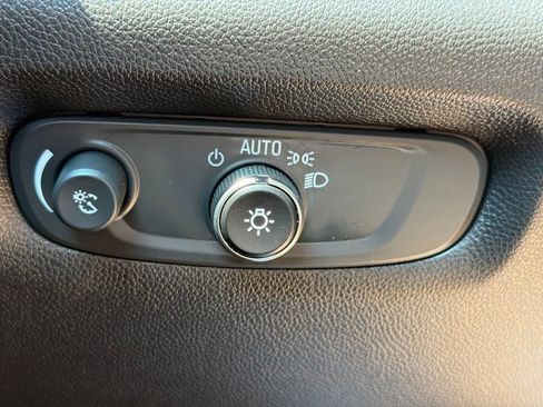 Used 2023 Chevrolet Traverse LT AWD/4WD image 24