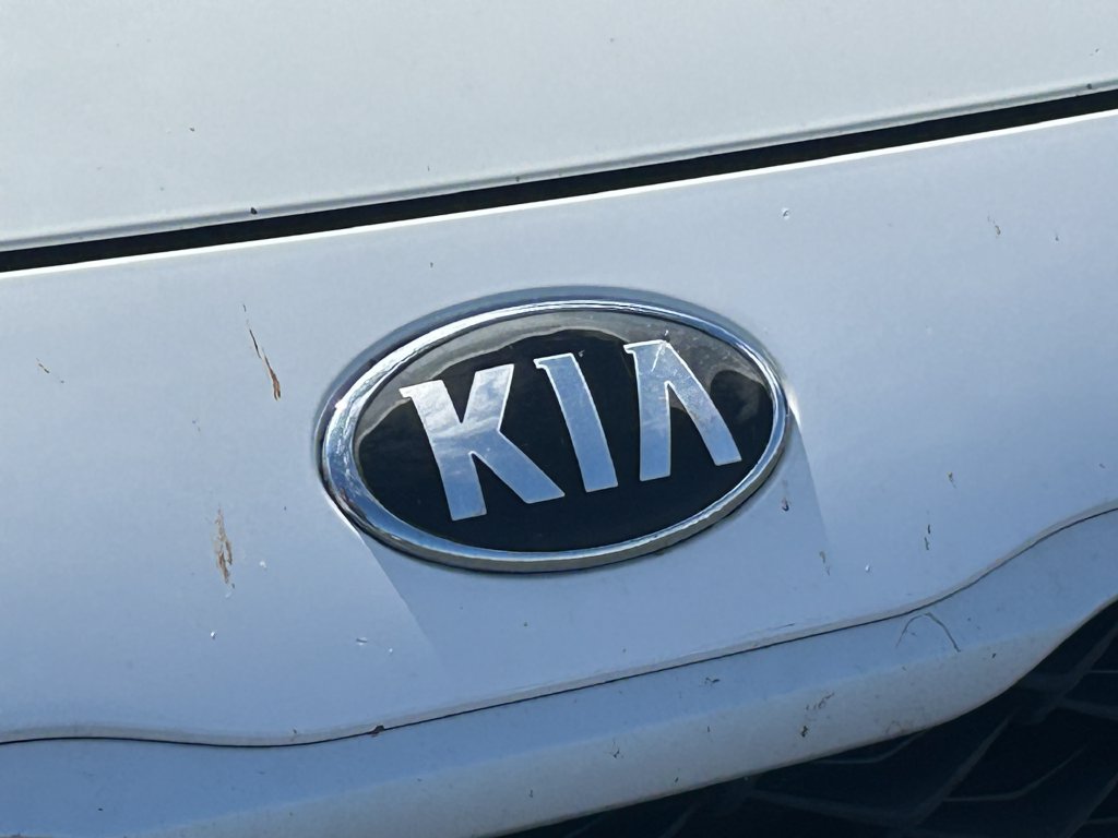 Used 2019 Kia Forte LXS FWD image 9