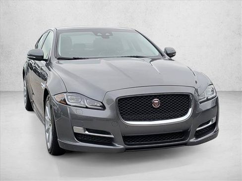 Used 2019 Jaguar XJ R-Sport RWD image 29