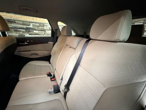 Used 2018 Kia Sorento AWD image 27