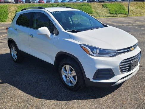 Used 2019 Chevrolet Trax LT w/ LT Convenience Package AWD/4WD image 16