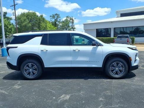 New 2026 Chevrolet Traverse LT w/ LPO, Floor Liner Package FWD image 4
