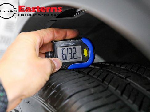 Used 2023 Nissan Rogue SV image 61