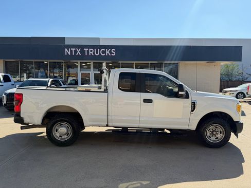 Used 2017 Ford F250 XL w/ Power Equipment Group image 6