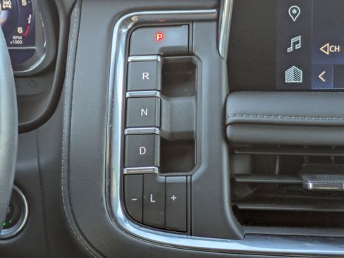 Certified 2023 Chevrolet Suburban Z71 w/ Luxury Package image 22