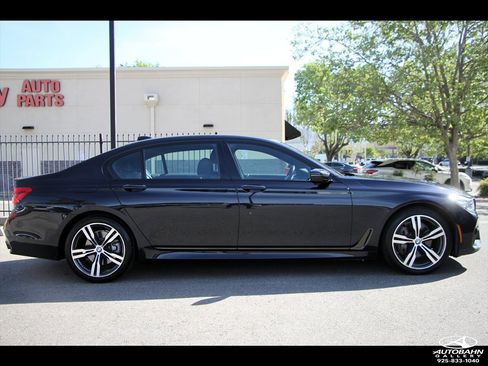 Used 2019 BMW 740i w/ M Sport Package RWD image 9