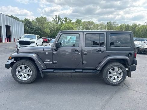 Used 2017 Jeep Wrangler Unlimited Sahara w/ Connectivity Group AWD/4WD image 5