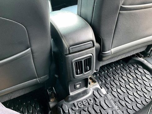 Used 2018 Jeep Compass Latitude image 14