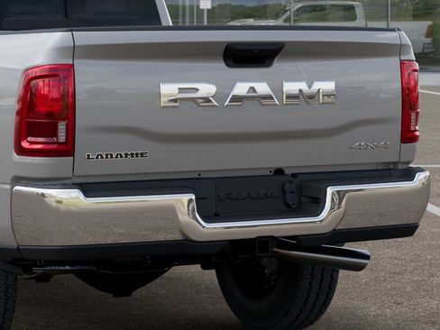 New 2026 RAM 2500 Laramie AWD/4WD image 12